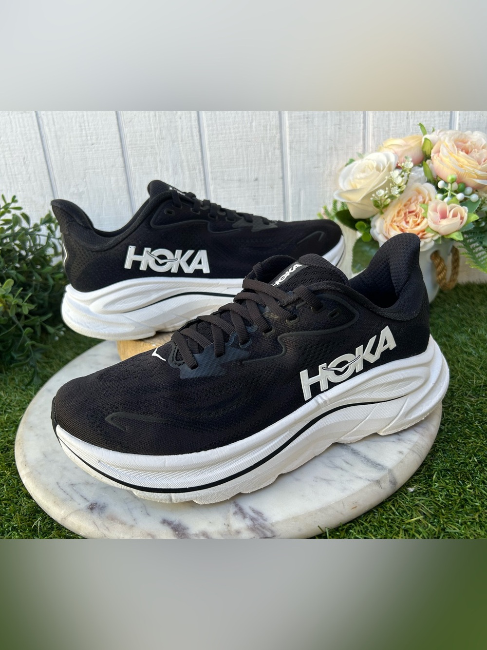 HOKA
Clifton 10 Road-Running black/white shoes Women size 8 gently used - Picture 13 of 15